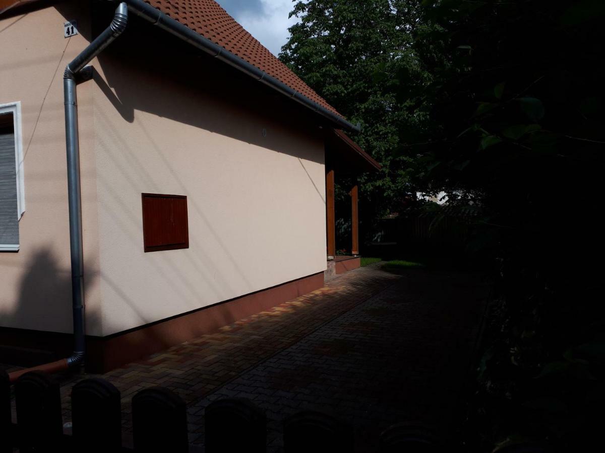 Evelyn Apartman Hajduszoboszlo Exterior photo